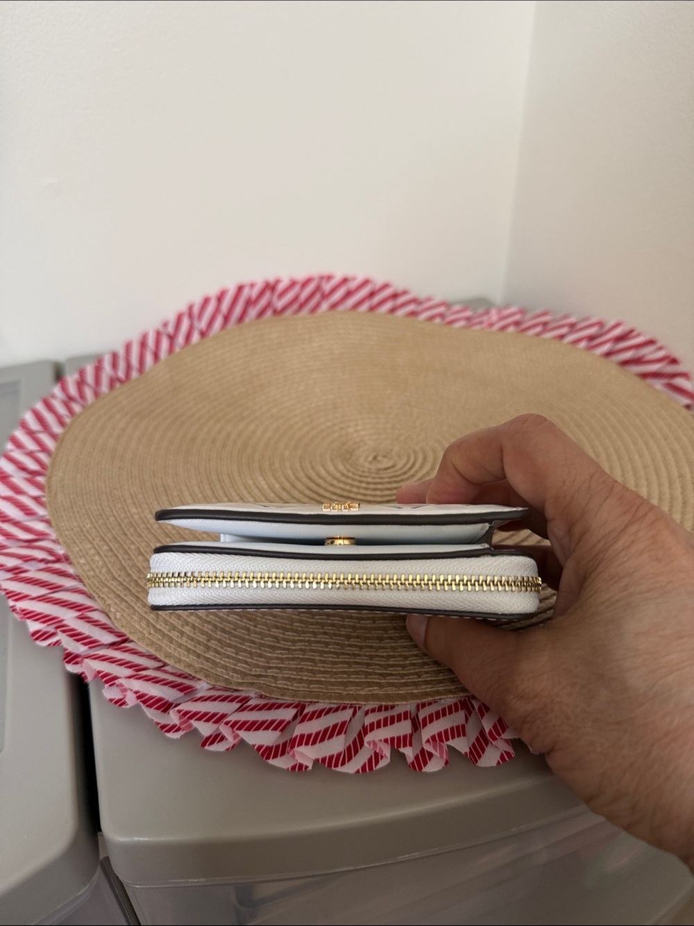 Tory Burch White Perforated Patent Zip Wallet with Gold Logo - Picture 4 of 16